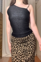 Μαύρη Ασύμμετρη Μπλούζα Με Χρυσές Παγιέτες στο τελείωμα και στις μανσέτες