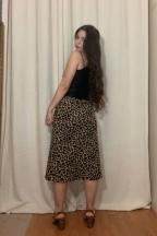 Μαύρη Ασύμμετρη Μπλούζα Με Χρυσές Παγιέτες στο τελείωμα και στις μανσέτες