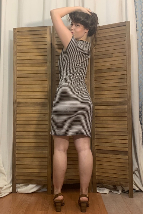 Εφαρμοστό μιντι φόρεμα καλοκαιρινό