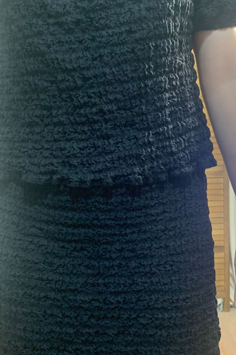 Σετ μαύρη μιντι φούστα και μαύρη μπλούζα με ακάλυπτους ώμους