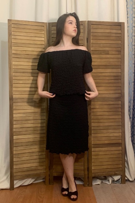 Σετ μαύρη μιντι φούστα και μαύρη μπλούζα με ακάλυπτους ώμους