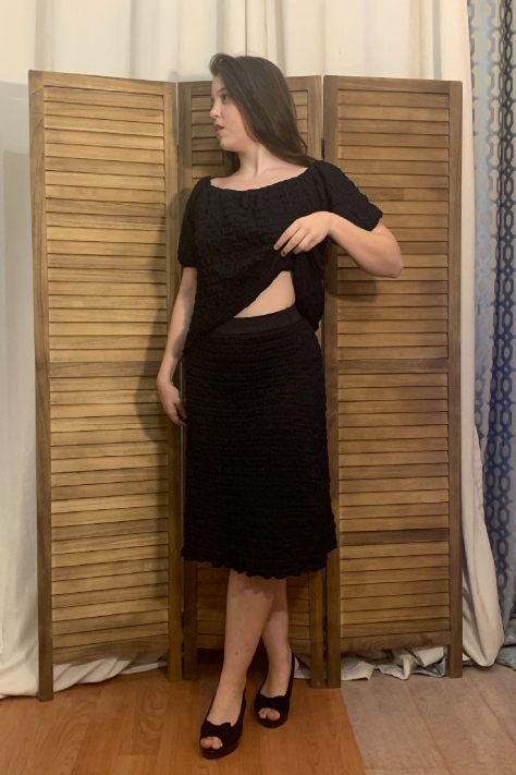 Σετ μαύρη μιντι φούστα και μαύρη μπλούζα με ακάλυπτους ώμους