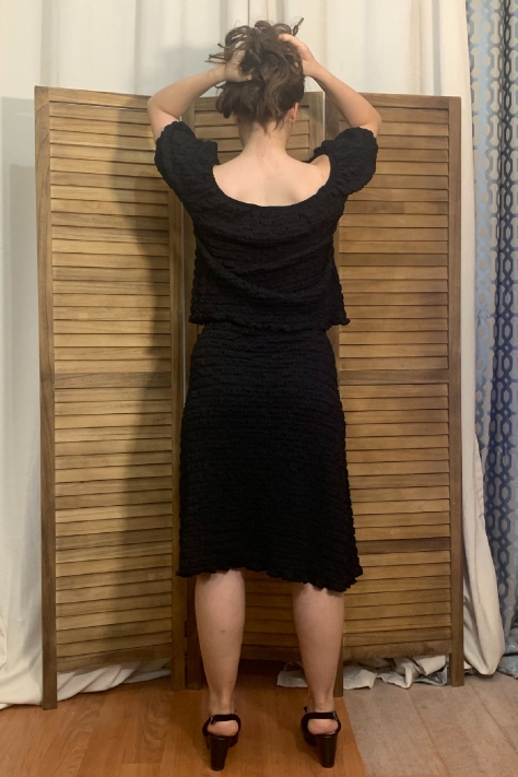 Σετ μαύρη μιντι φούστα και μαύρη μπλούζα με ακάλυπτους ώμους