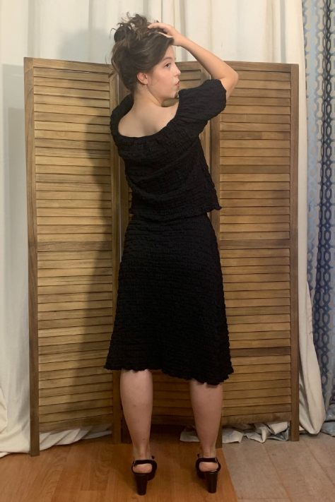 Σετ μαύρη μιντι φούστα και μαύρη μπλούζα με ακάλυπτους ώμους