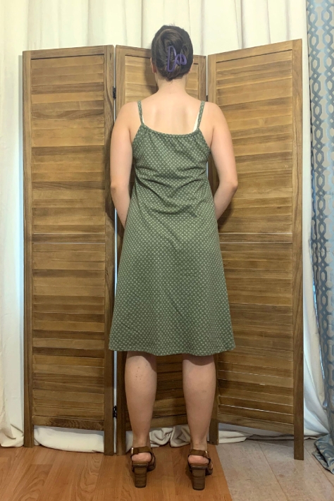 Εμπριμέ γυναικείο καλοκαιρινό φόρεμα με τιράντες από πικέ ύφασμα