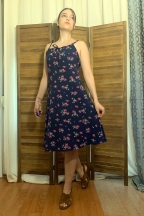 Εμπριμέ γυναικείο καλοκαιρινό φόρεμα με τιράντες από πικέ ύφασμα