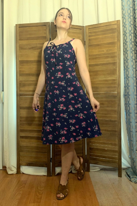 Εμπριμέ γυναικείο καλοκαιρινό φόρεμα με τιράντες από πικέ ύφασμα