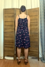 Εμπριμέ γυναικείο καλοκαιρινό φόρεμα με τιράντες από πικέ ύφασμα