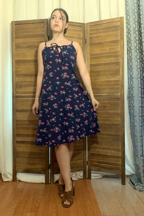 Εμπριμέ γυναικείο καλοκαιρινό φόρεμα με τιράντες από πικέ ύφασμα