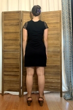 Γυναικείο midi φόρεμα από ανάγλυφο ελαστικό ύφασμα