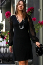 Bodycon φόρεμα με τούλι μανίκια σε μαύρο χρώμα